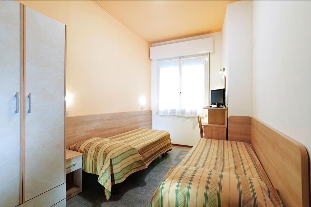 Hotel Globus Cesenatico Exterior photo
