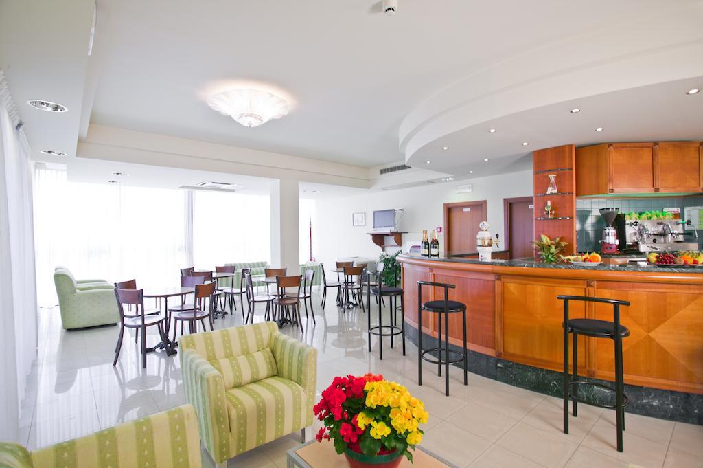Hotel Globus Cesenatico Exterior photo