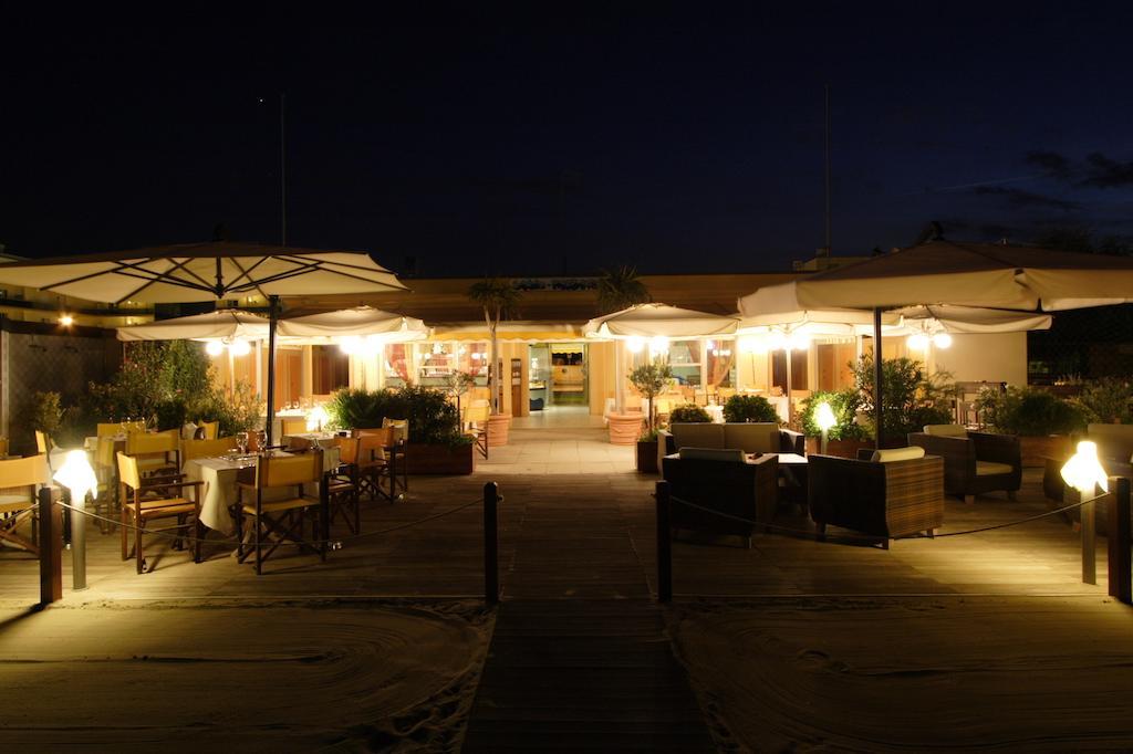 Hotel Globus Cesenatico Exterior photo
