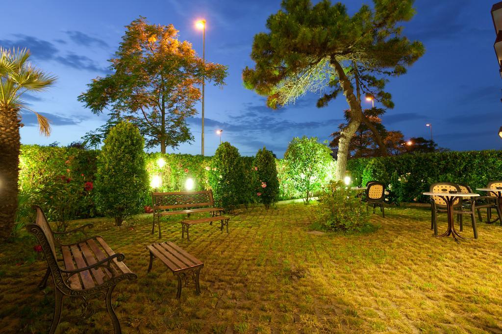 Hotel Globus Cesenatico Exterior photo